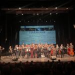 FOTO PALCO CON MUSICISTI